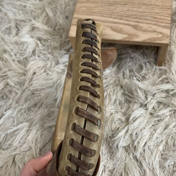 Pair Of Distressed Rawhide Stirrups For Rustic Ranch Farm Wall Home Decor - Picture 13 of 17